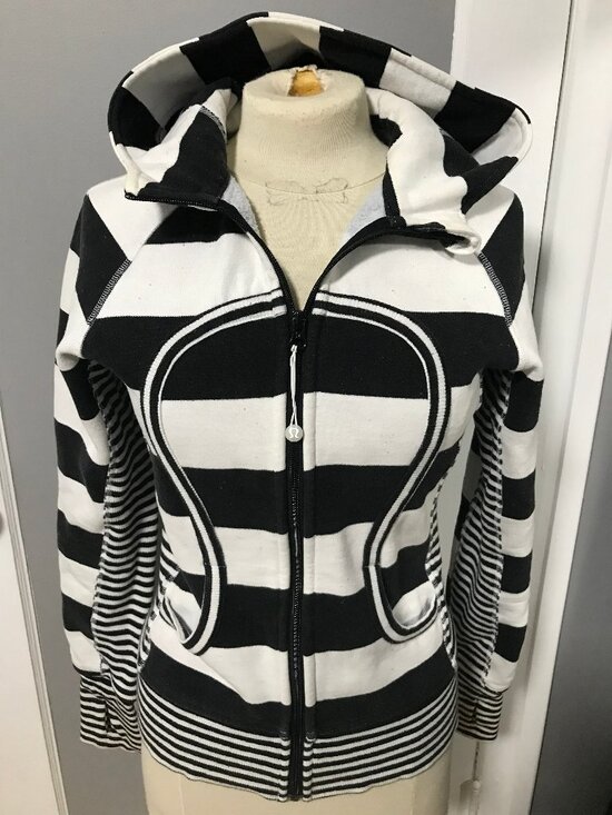 lululemon athletica Tops - Lululemon Black & White Striped Scuba Hoodie size 6 *READ*